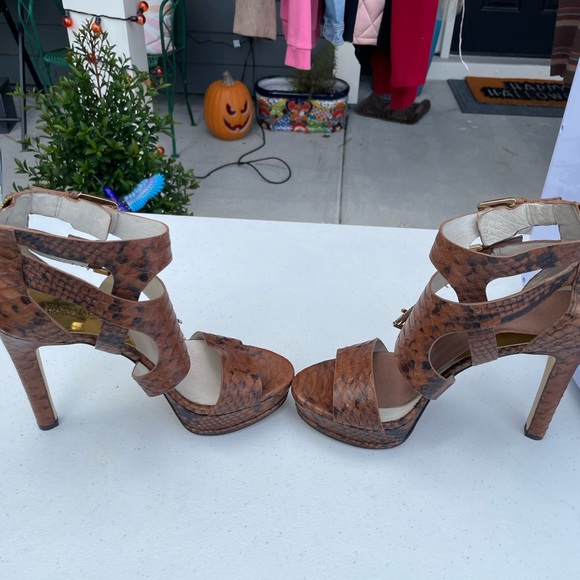 Michael kors high heels snake skin - Picture 3 of 3